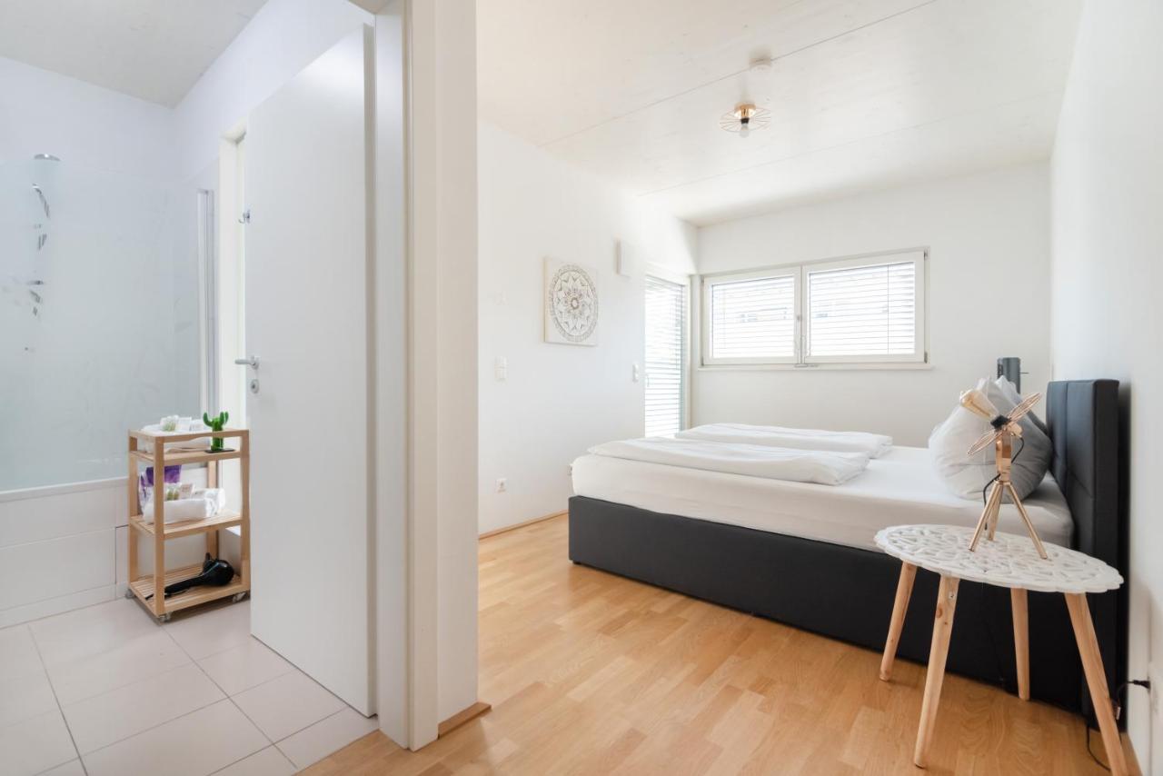 Helles, Neues Dg Apartment Mit Blick Zum Donauturm Viena Exterior foto