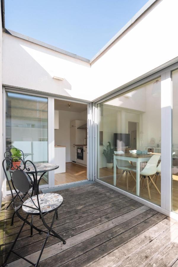 Helles, Neues Dg Apartment Mit Blick Zum Donauturm Viena Exterior foto