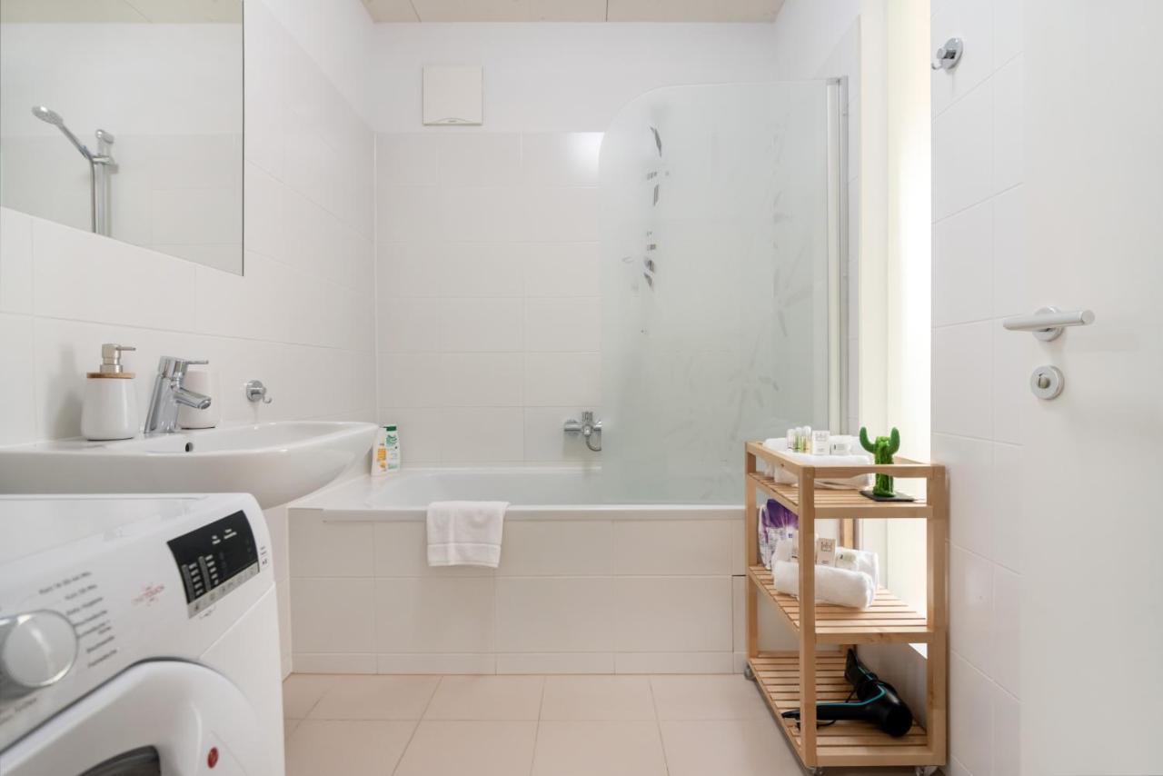 Helles, Neues Dg Apartment Mit Blick Zum Donauturm Viena Exterior foto