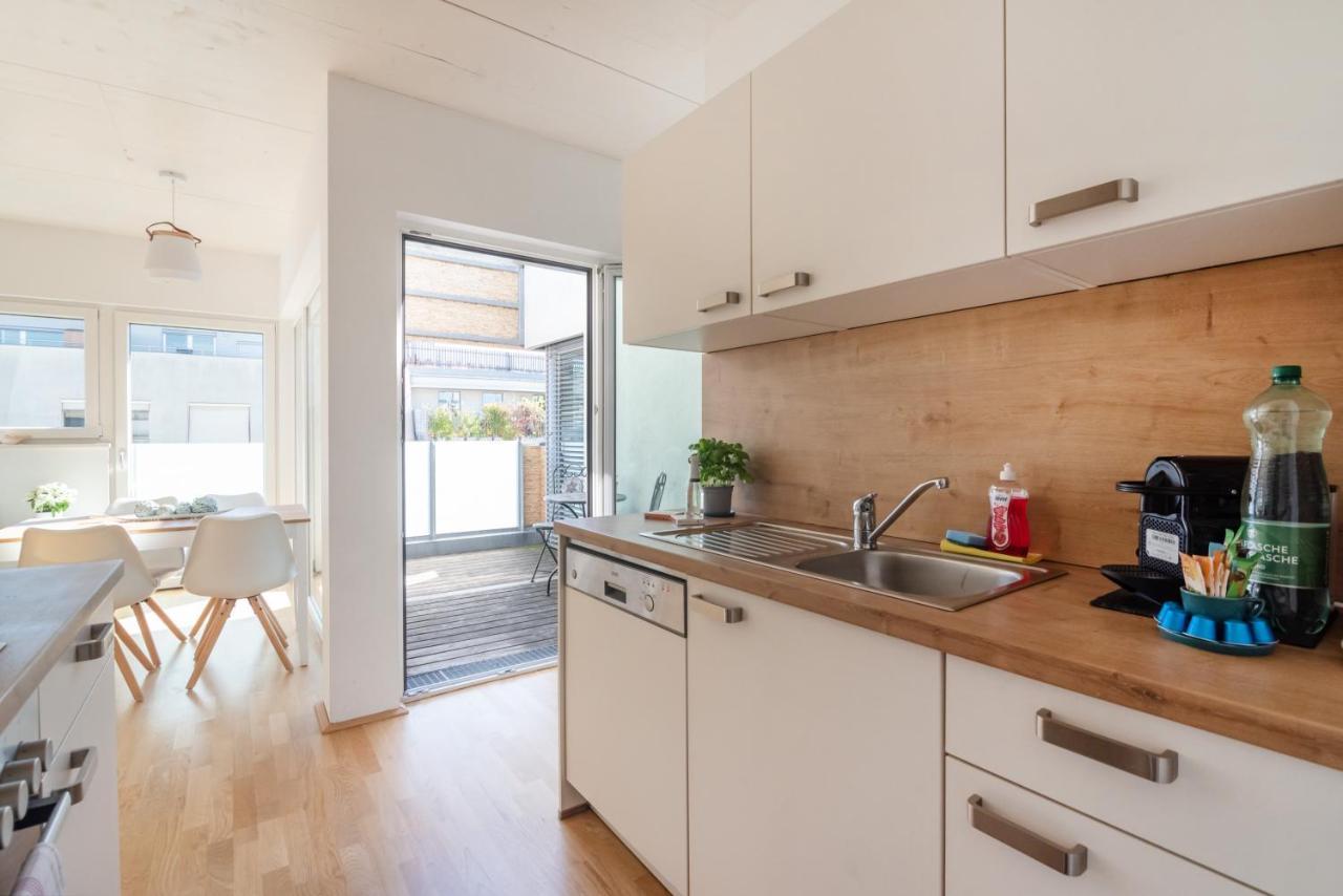 Helles, Neues Dg Apartment Mit Blick Zum Donauturm Viena Exterior foto