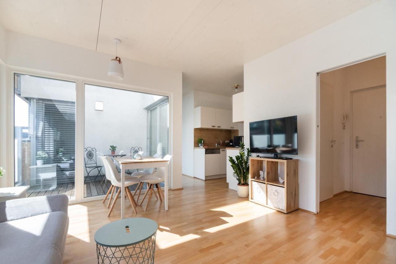 Helles, Neues Dg Apartment Mit Blick Zum Donauturm Viena Exterior foto