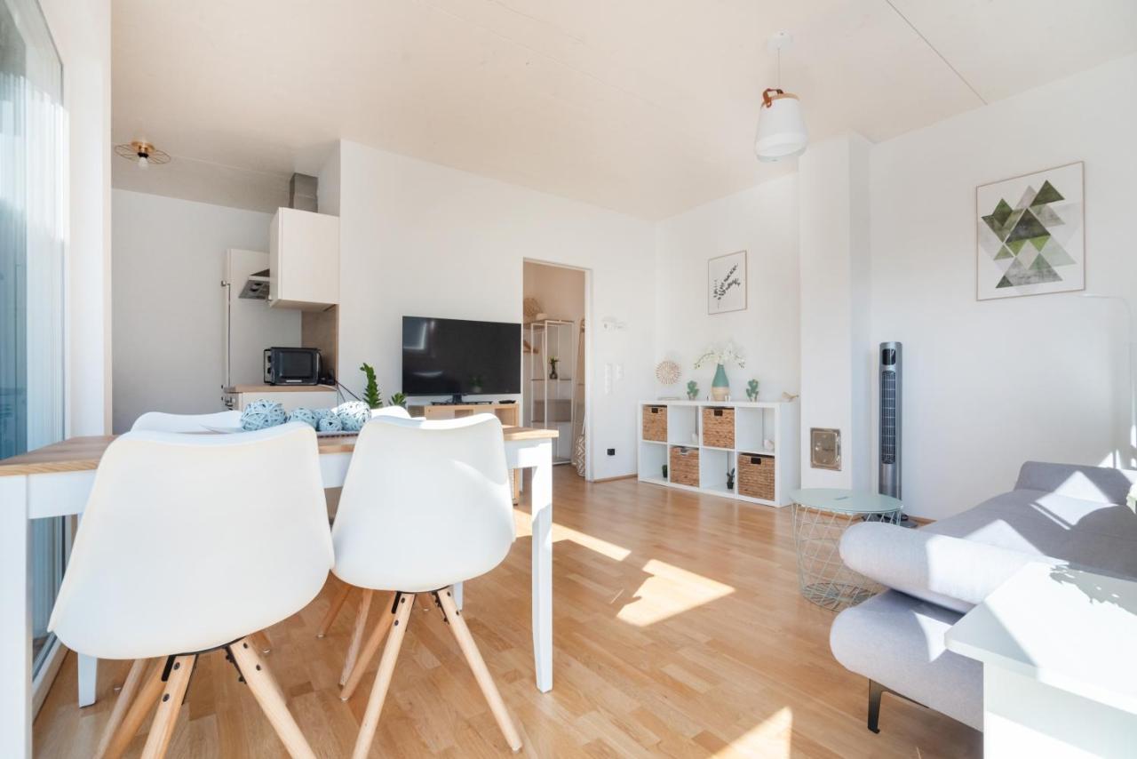 Helles, Neues Dg Apartment Mit Blick Zum Donauturm Viena Exterior foto