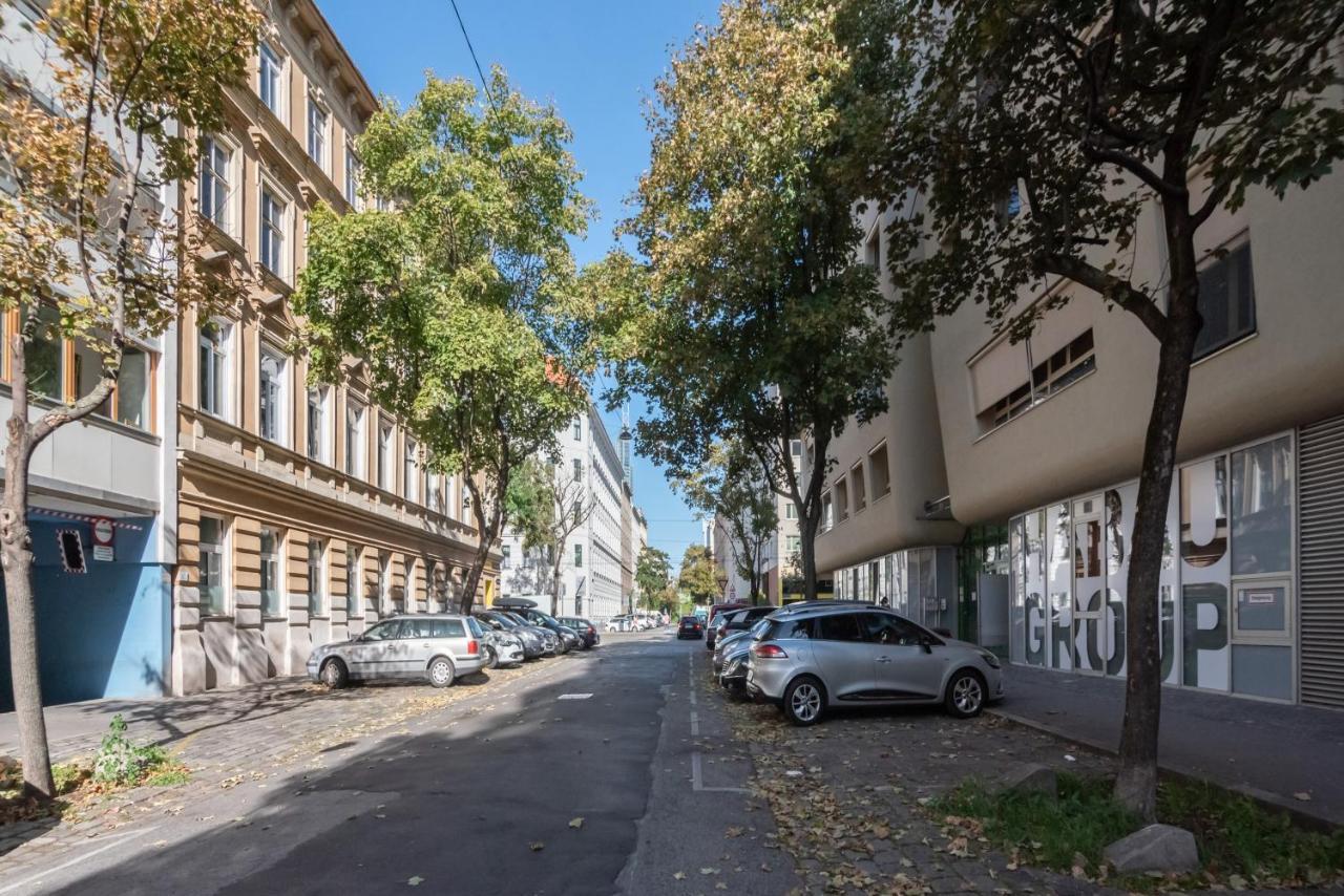 Helles, Neues Dg Apartment Mit Blick Zum Donauturm Viena Exterior foto