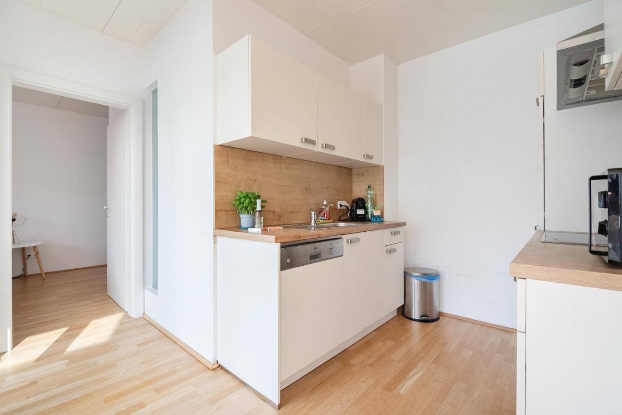 Helles, Neues Dg Apartment Mit Blick Zum Donauturm Viena Exterior foto