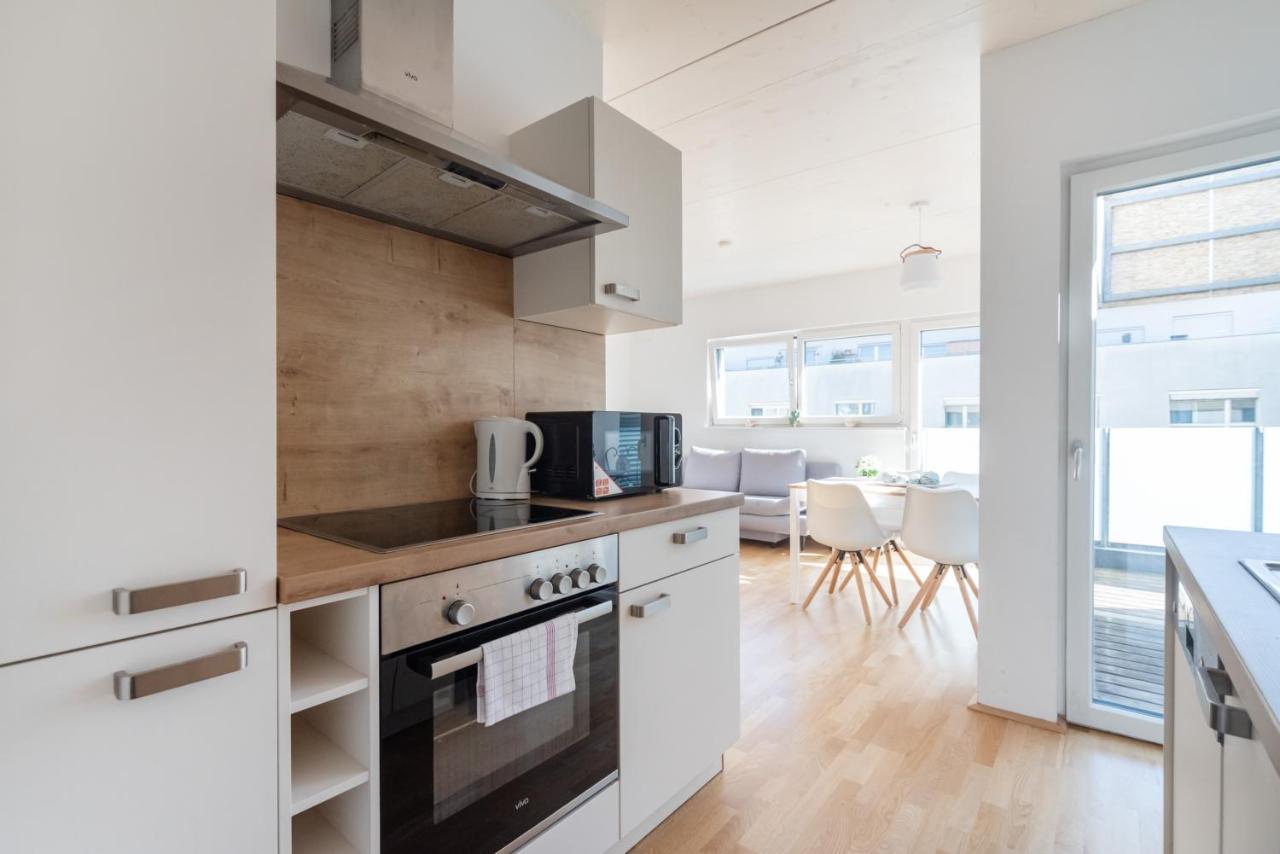 Helles, Neues Dg Apartment Mit Blick Zum Donauturm Viena Exterior foto
