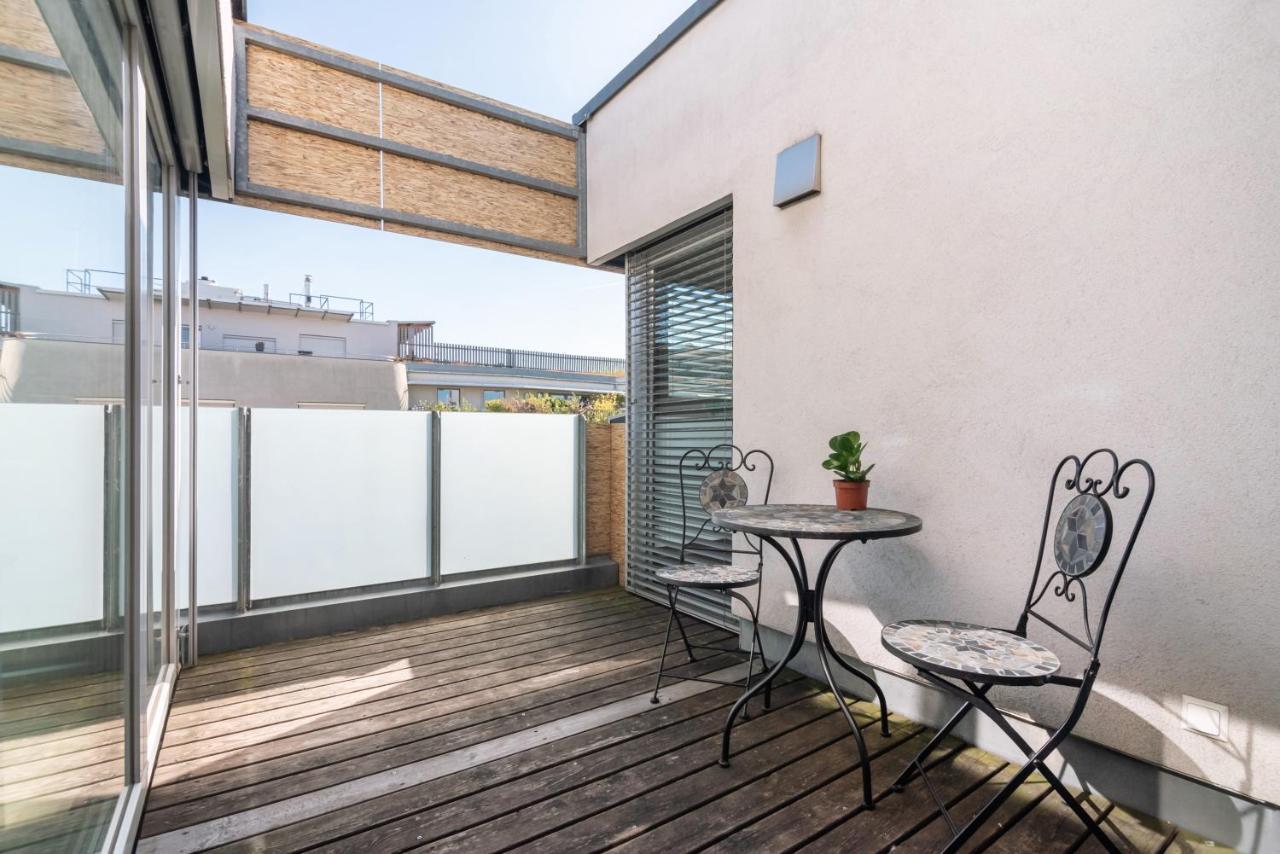 Helles, Neues Dg Apartment Mit Blick Zum Donauturm Viena Exterior foto
