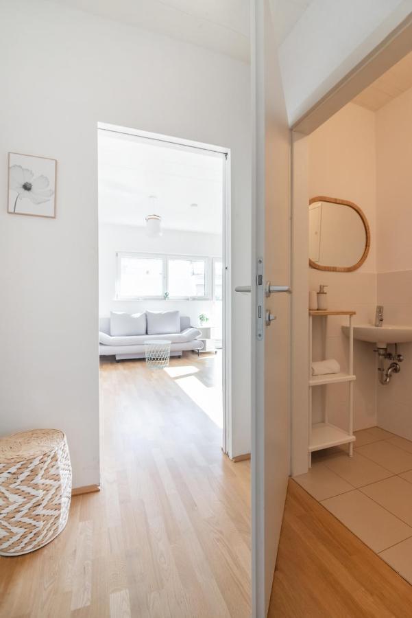 Helles, Neues Dg Apartment Mit Blick Zum Donauturm Viena Exterior foto